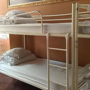 Albergue New One World, Cracóvia